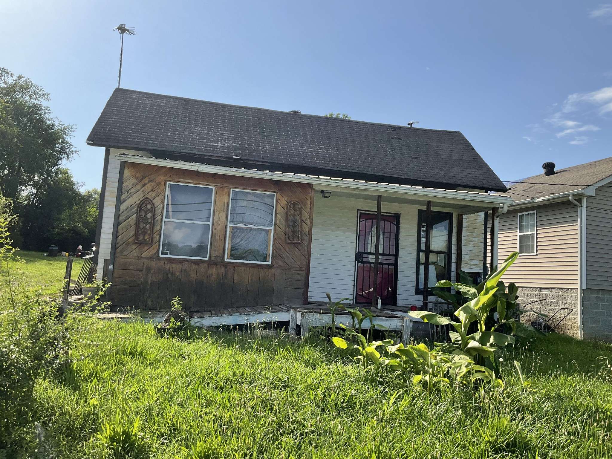 Alexandria, TN 37012,447 Edgewood St