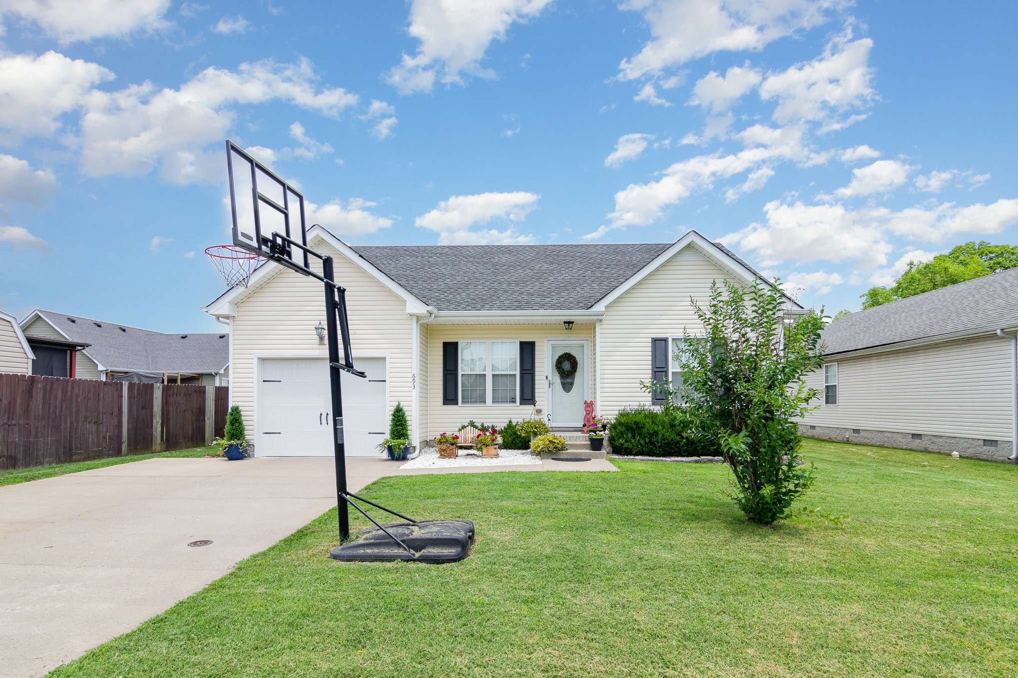 Clarksville, TN 37040,693 Sly Fox Dr
