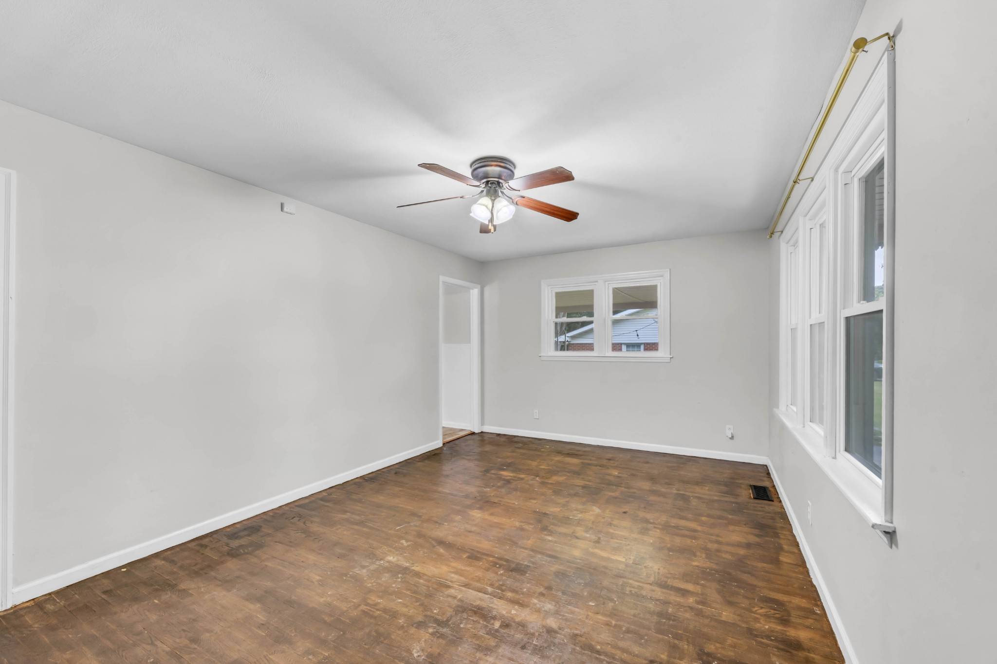 Hopkinsville, KY 42240,412 Colonial Ter