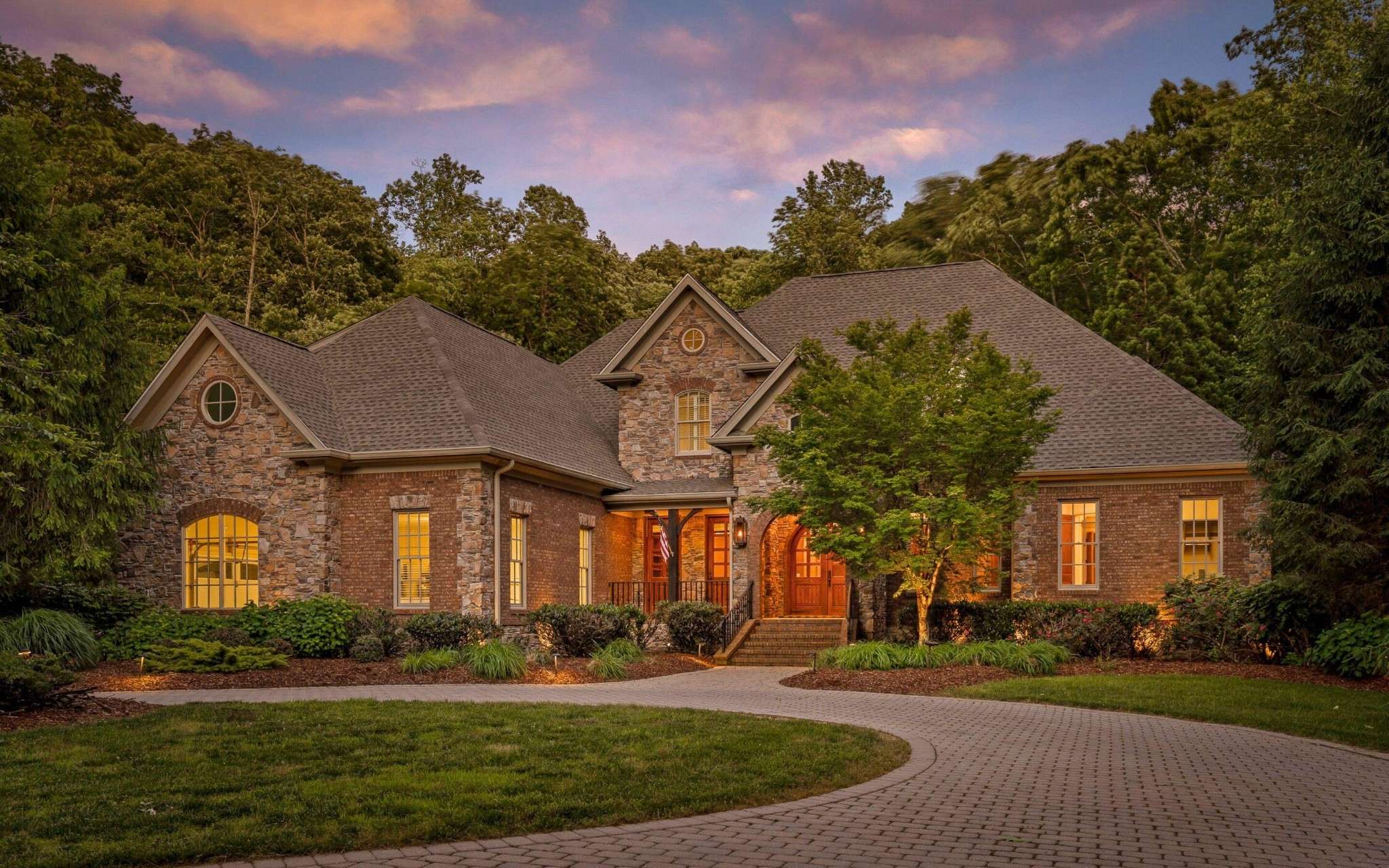 Signal Mountain, TN 37377,11 Saint Nicholas Way