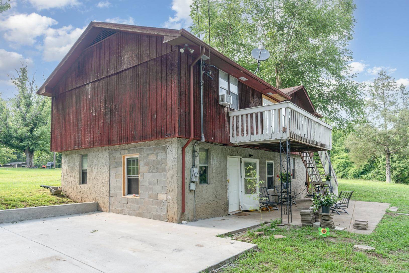 Charlotte, TN 37036,1205 Bloom Landing Rd