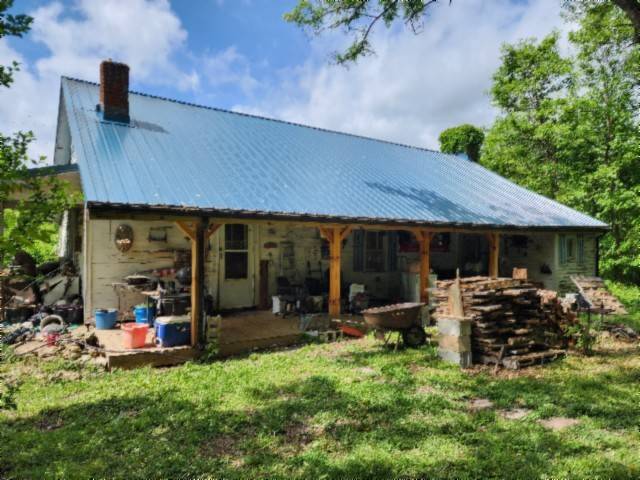 Moss, TN 38575,105 Log Home Ln