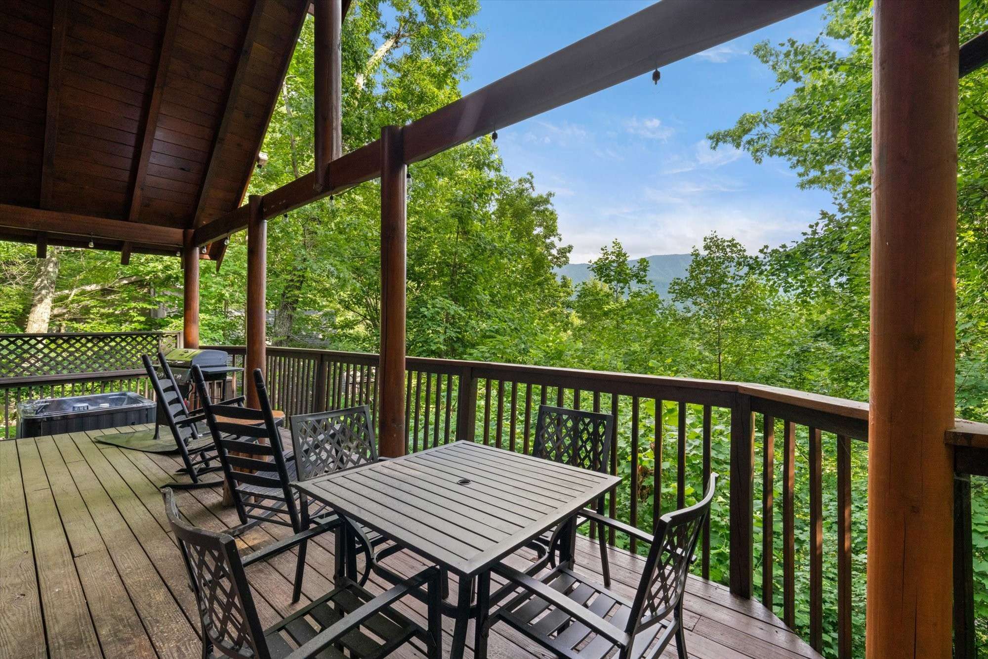 Gatlinburg, TN 37738,945 Scenic Trl