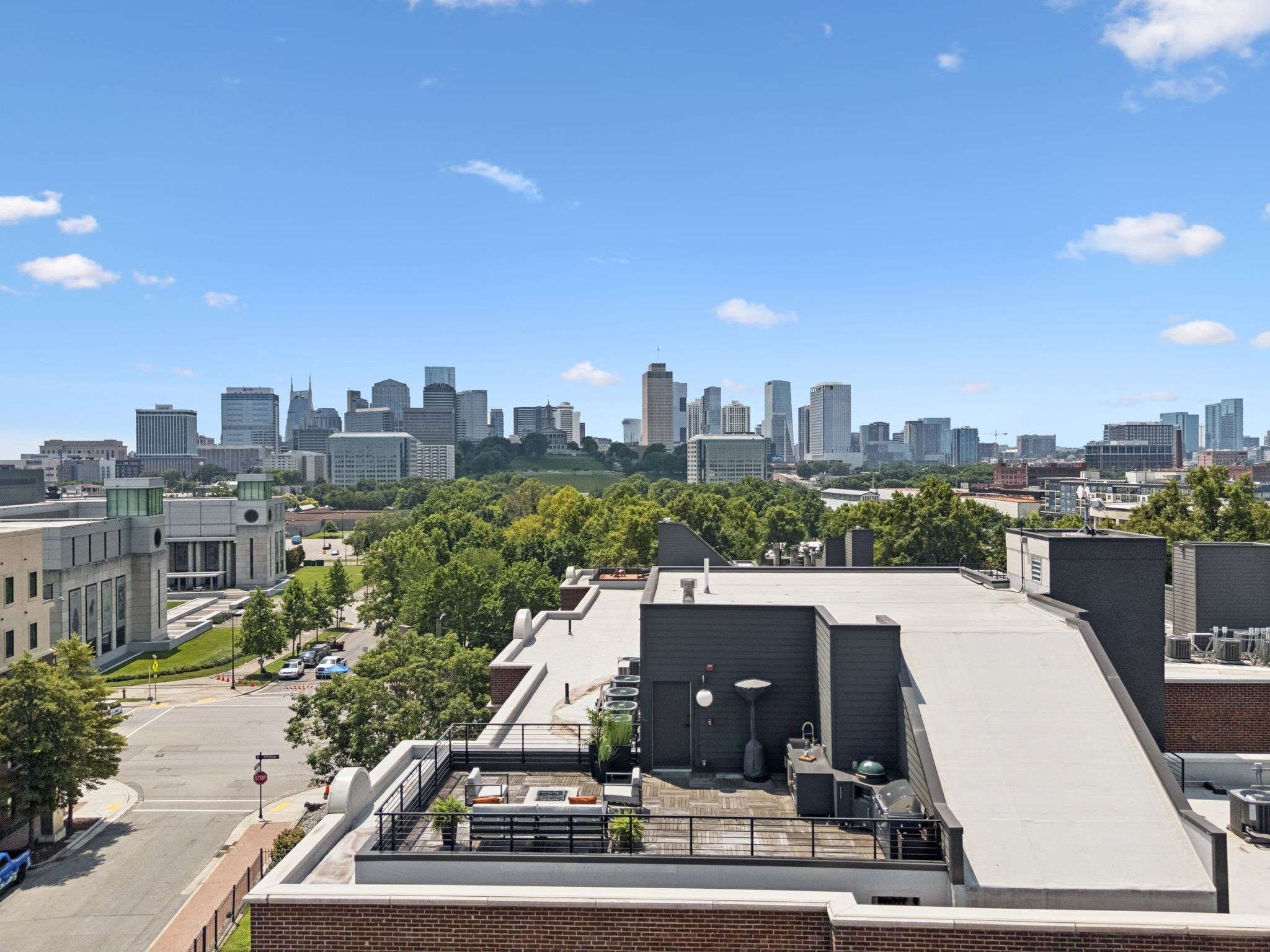 Nashville, TN 37208,601 Madison St #302