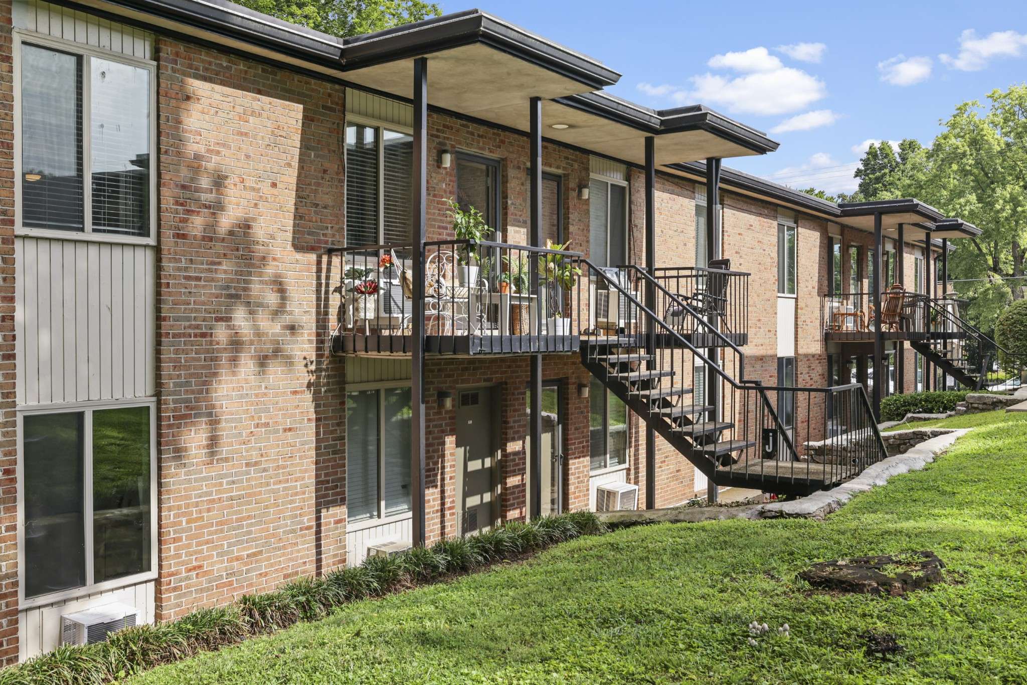 Nashville, TN 37212,2601 Hillsboro Pike #J9