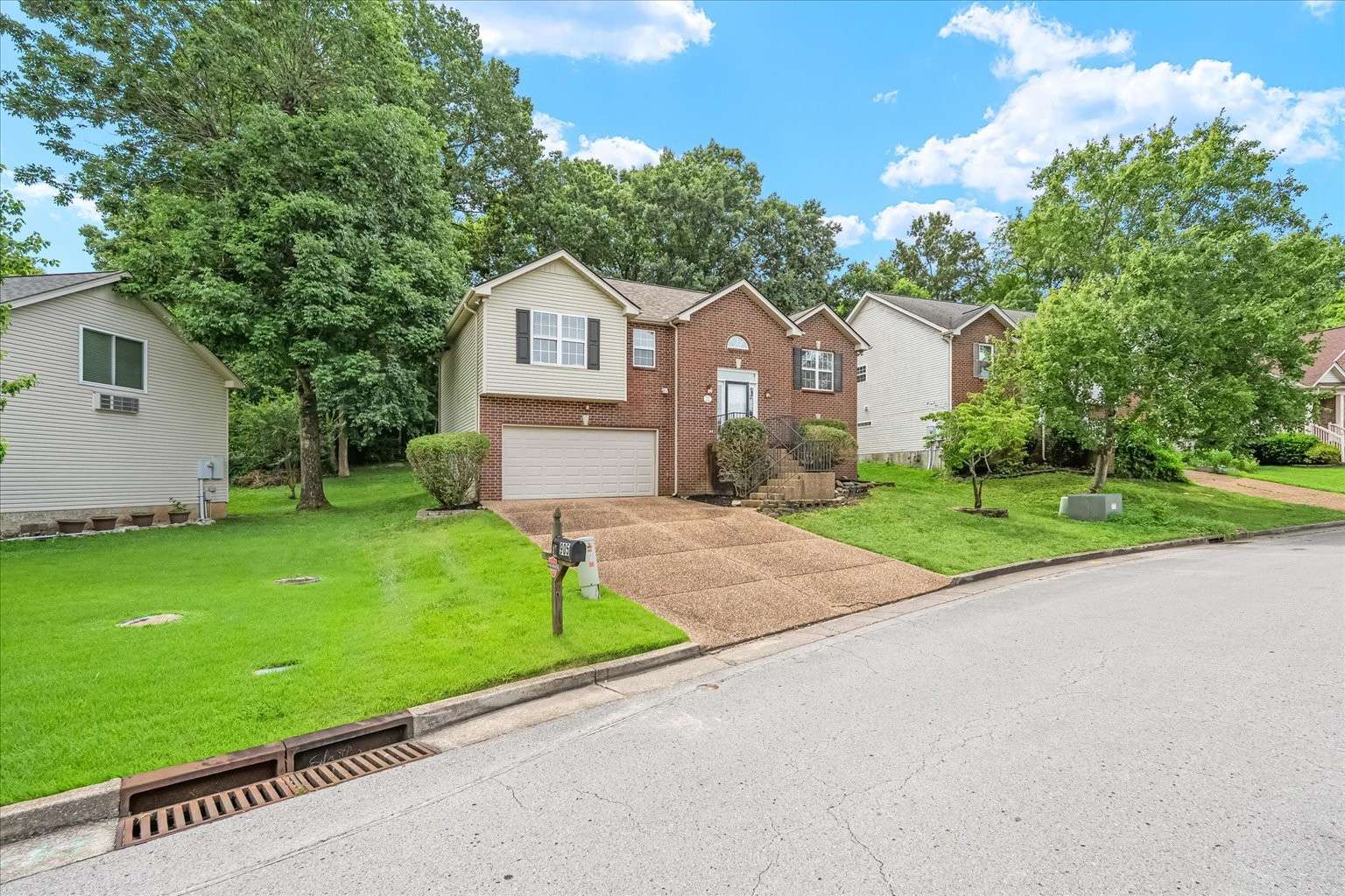 Hermitage, TN 37076,905 Waynewood Ln