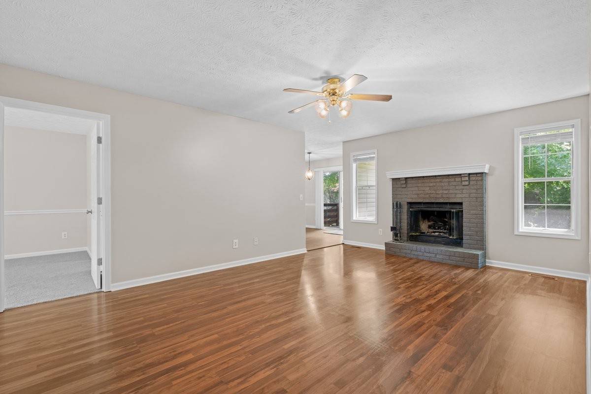 White House, TN 37188,202 Hunterwood Dr