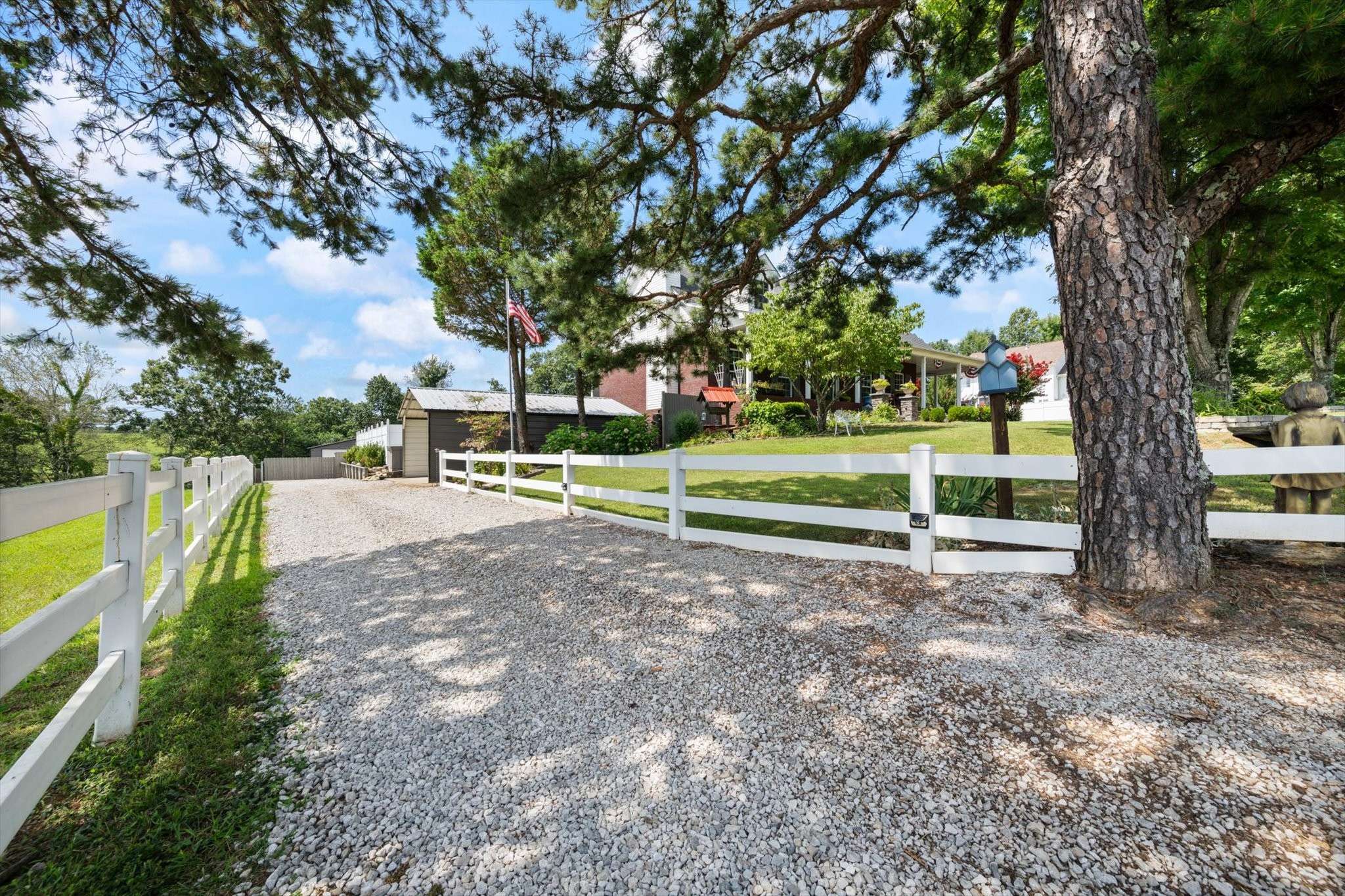 Burns, TN 37029,502 Woody Way
