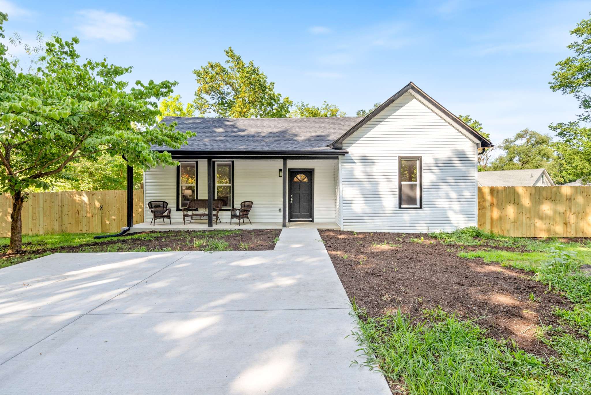Dickson, TN 37055,414 W Railroad St