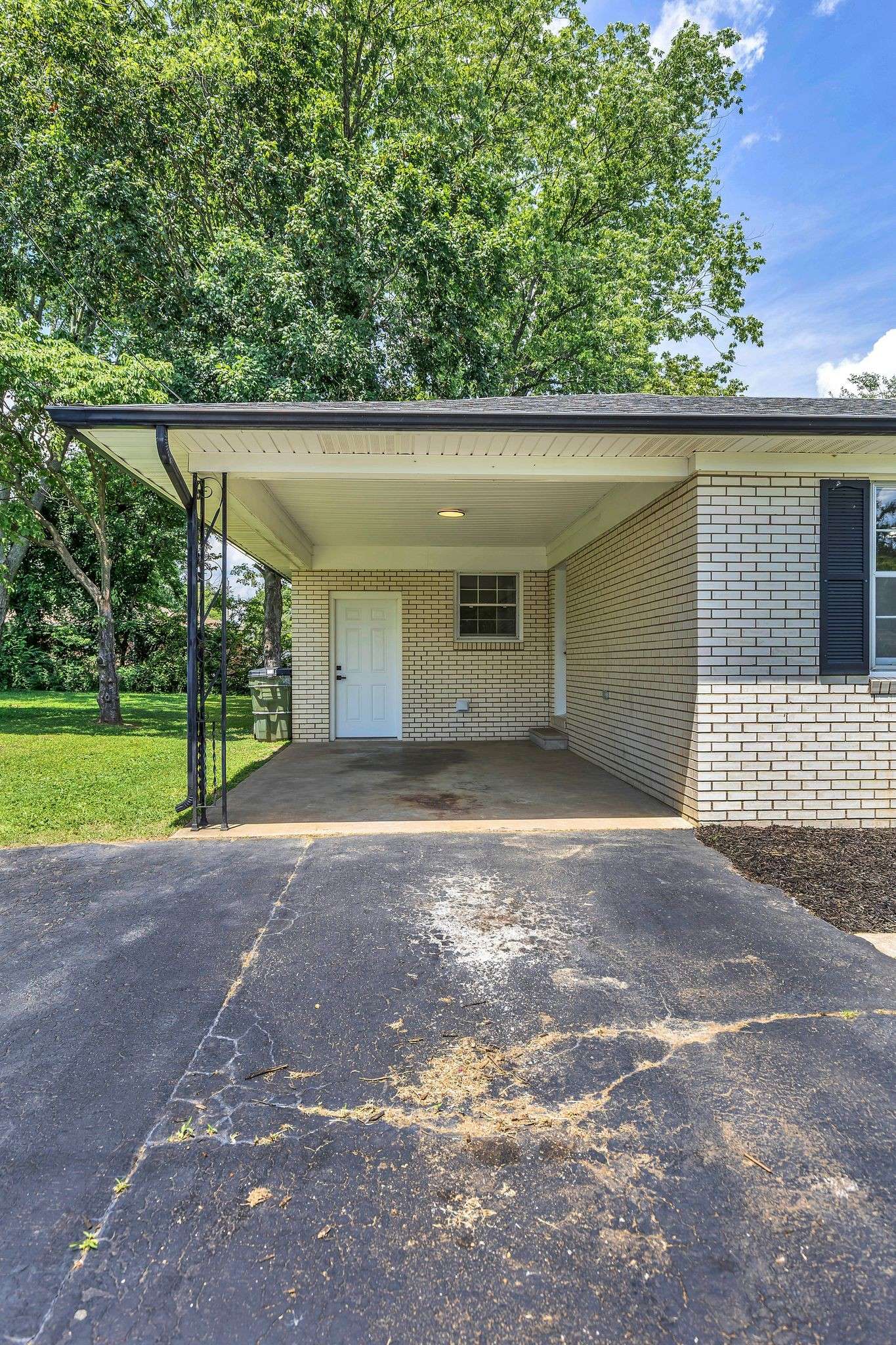 Hopkinsville, KY 42240,506 Holiday Park Dr