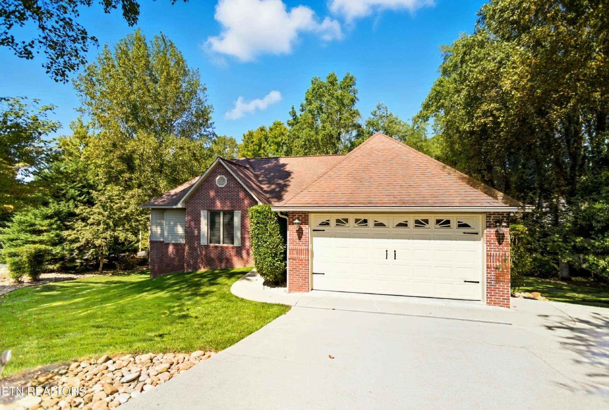 Loudon, TN 37774,407 Tecumseh Point