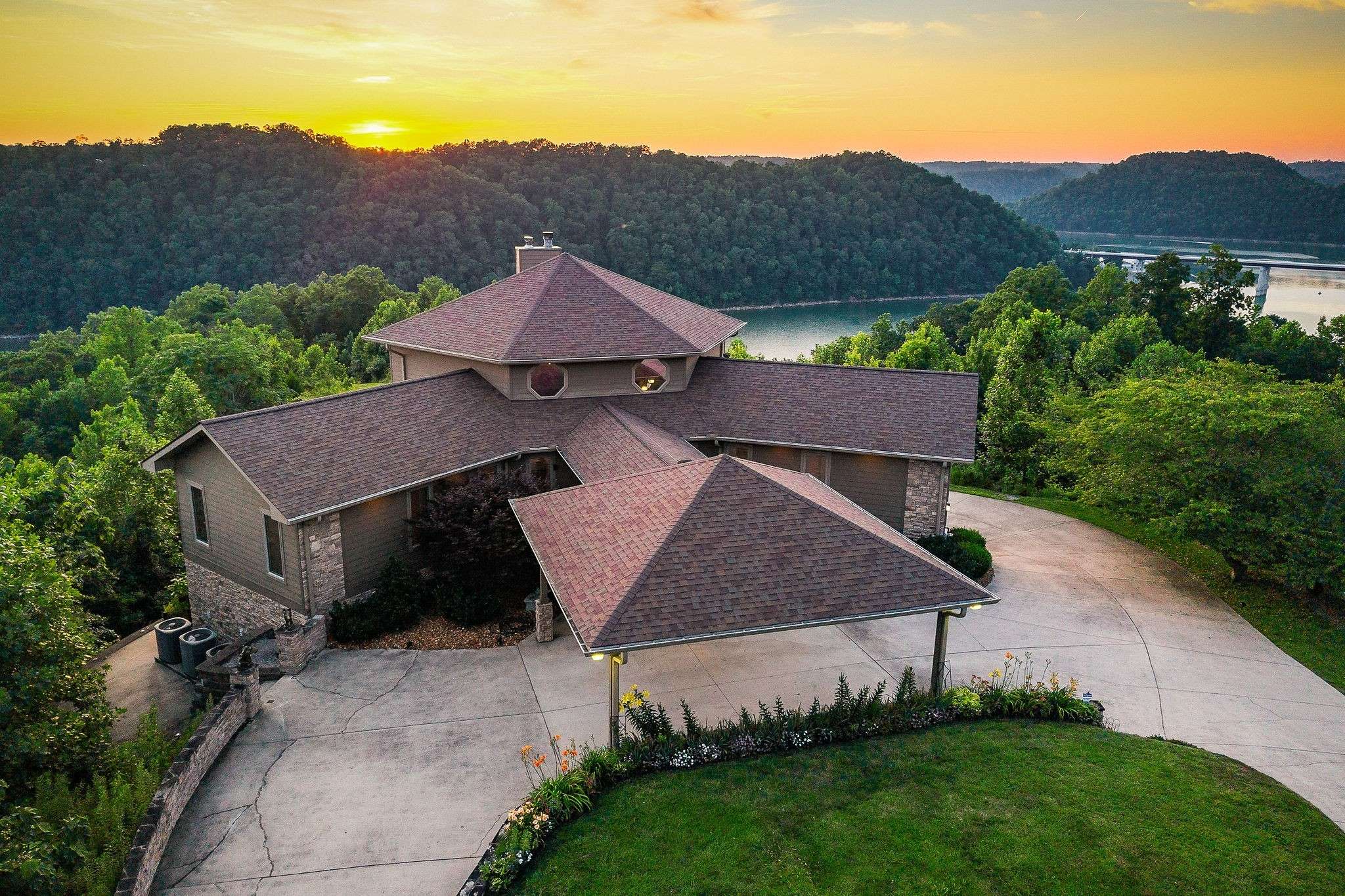 Sparta, TN 38583,615 Watercolor Dr