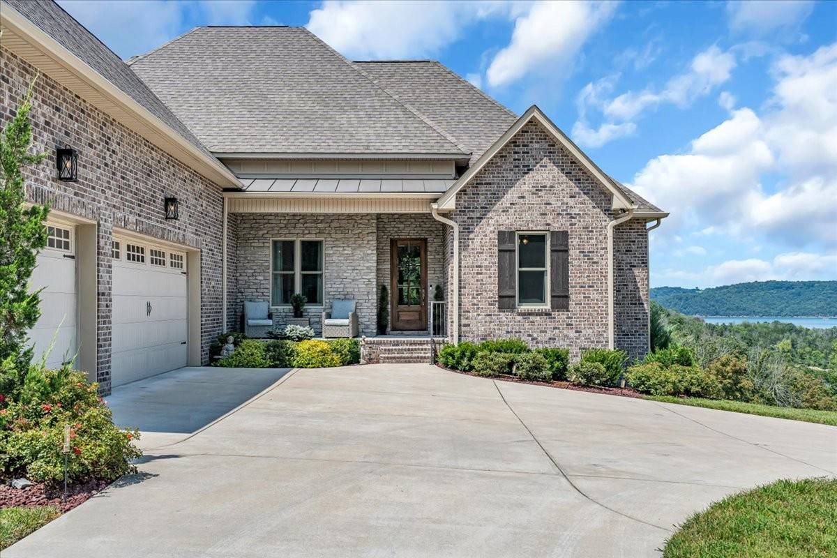 Smithville, TN 37166,667 Rutherford Ln