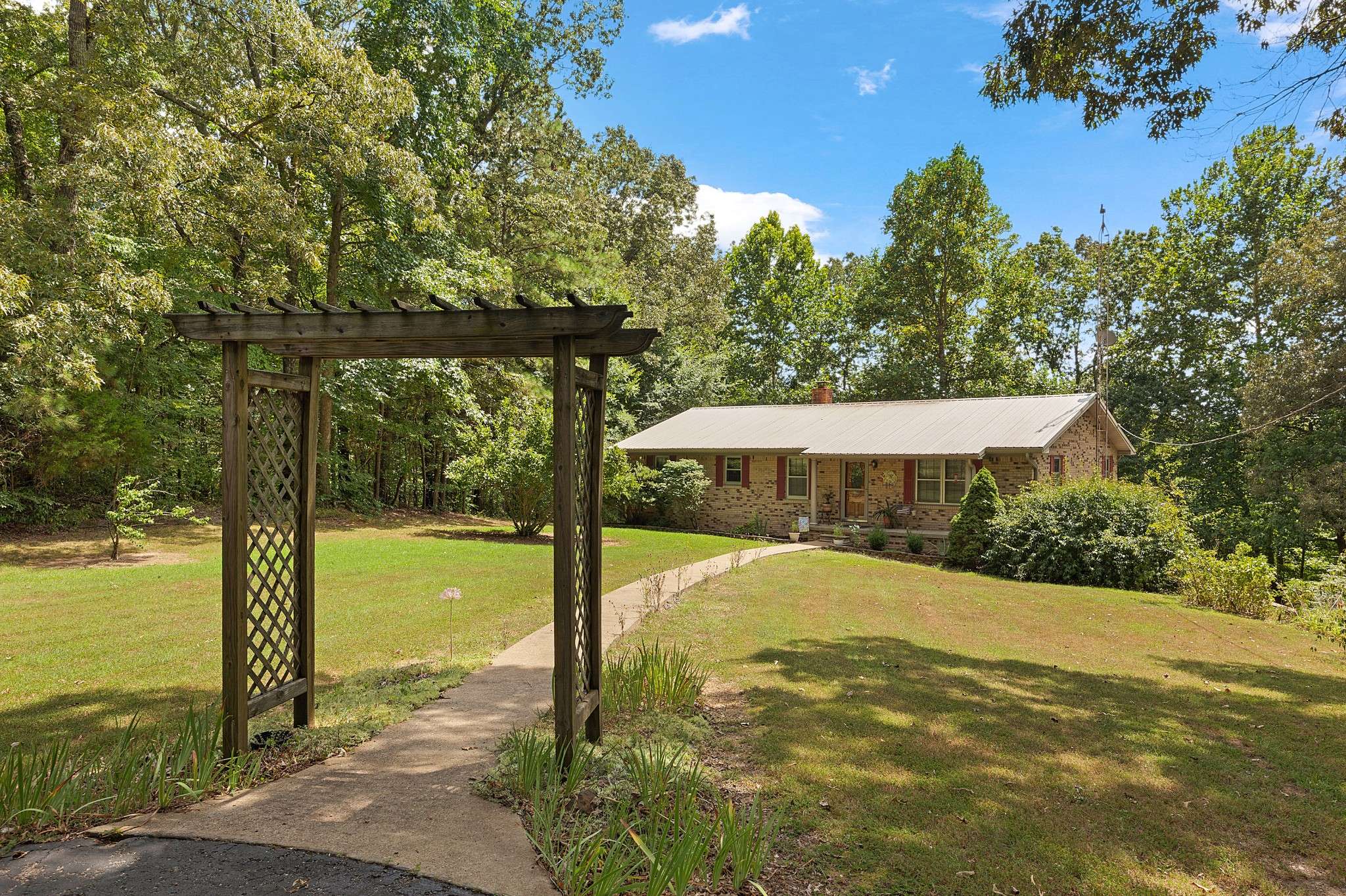 Paris, TN 38242,965 Spring Hill Rd