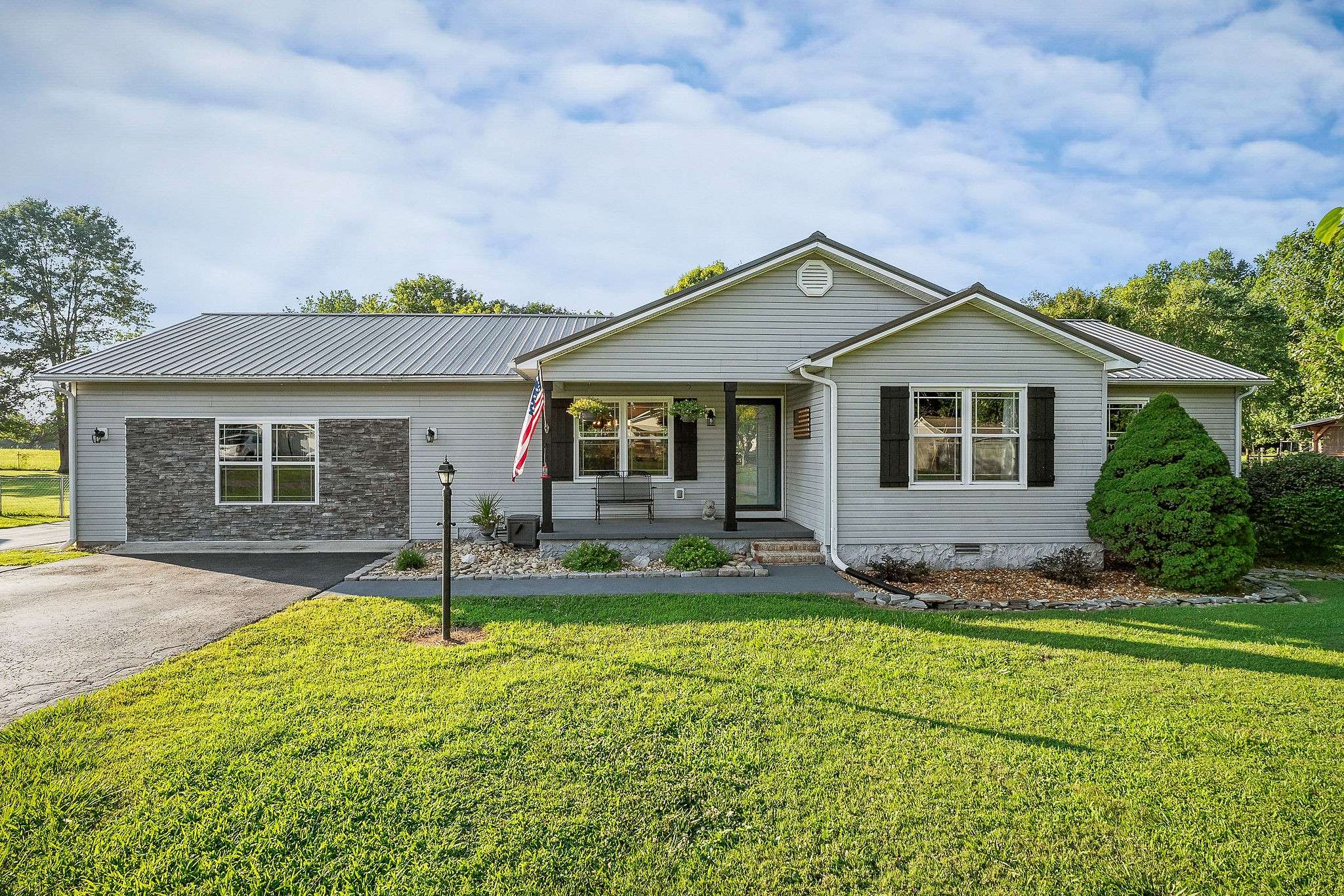 Sparta, TN 38583,215 Walnut Trce