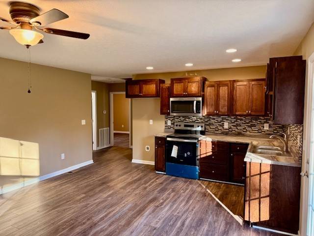 Tullahoma, TN 37388,403 S High St