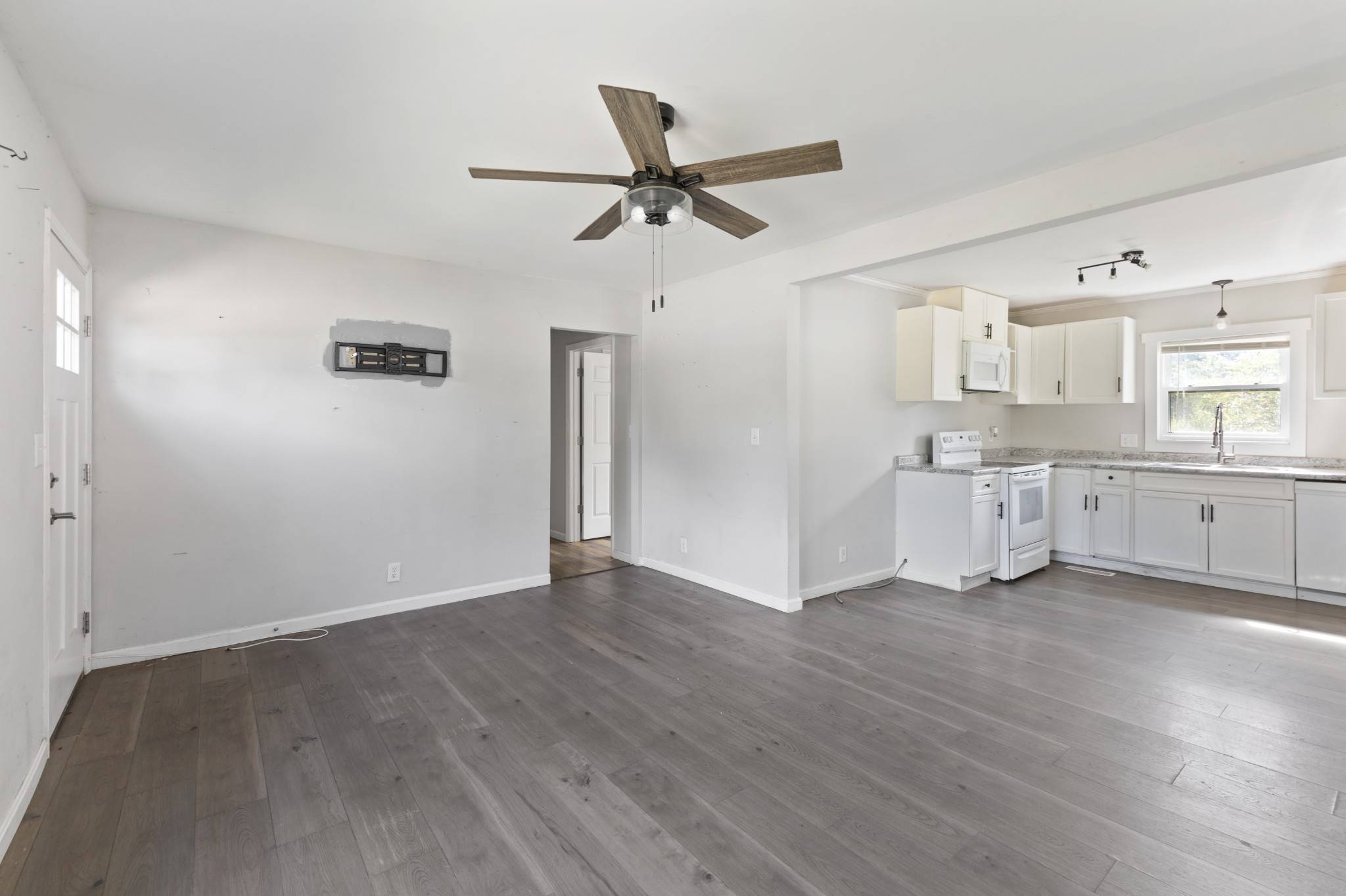 Waverly, TN 37185,206 Murphree Ave