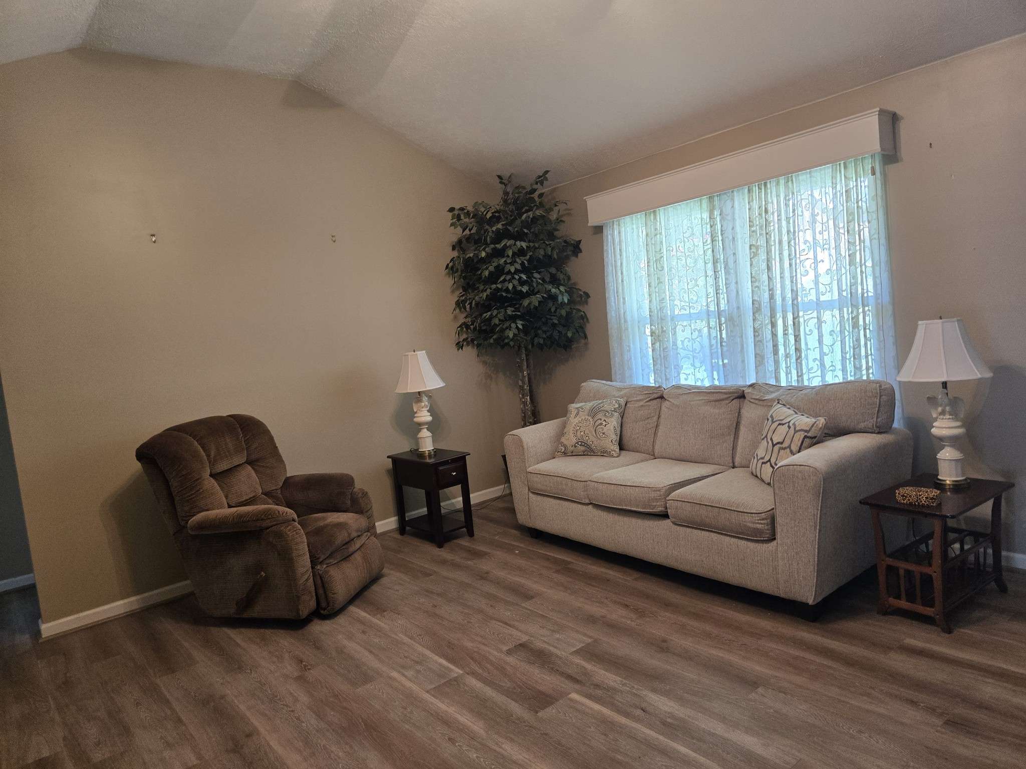 La Vergne, TN 37086,2124 Academy Way