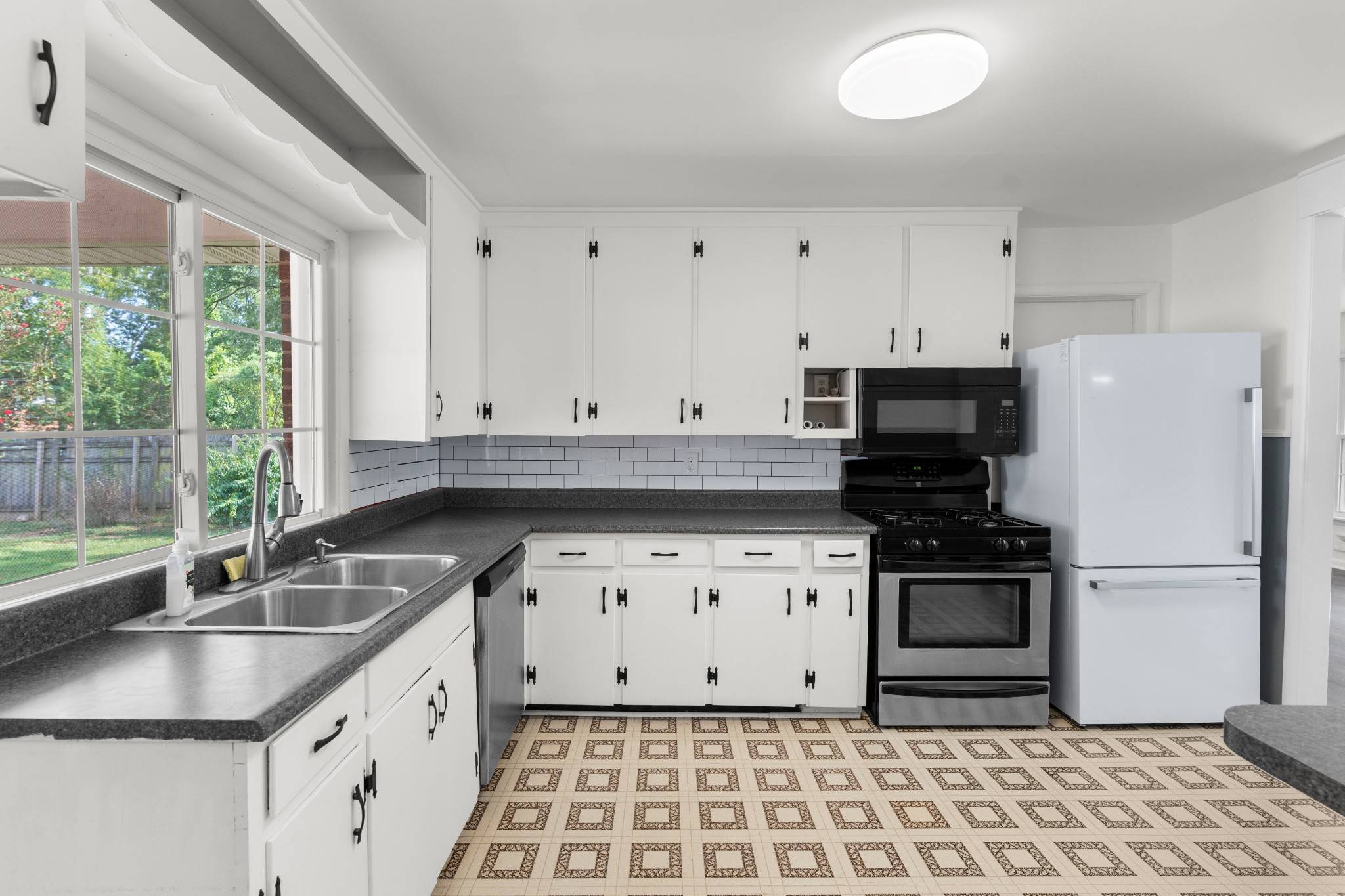 Lawrenceburg, TN 38464,806 Fair Ave