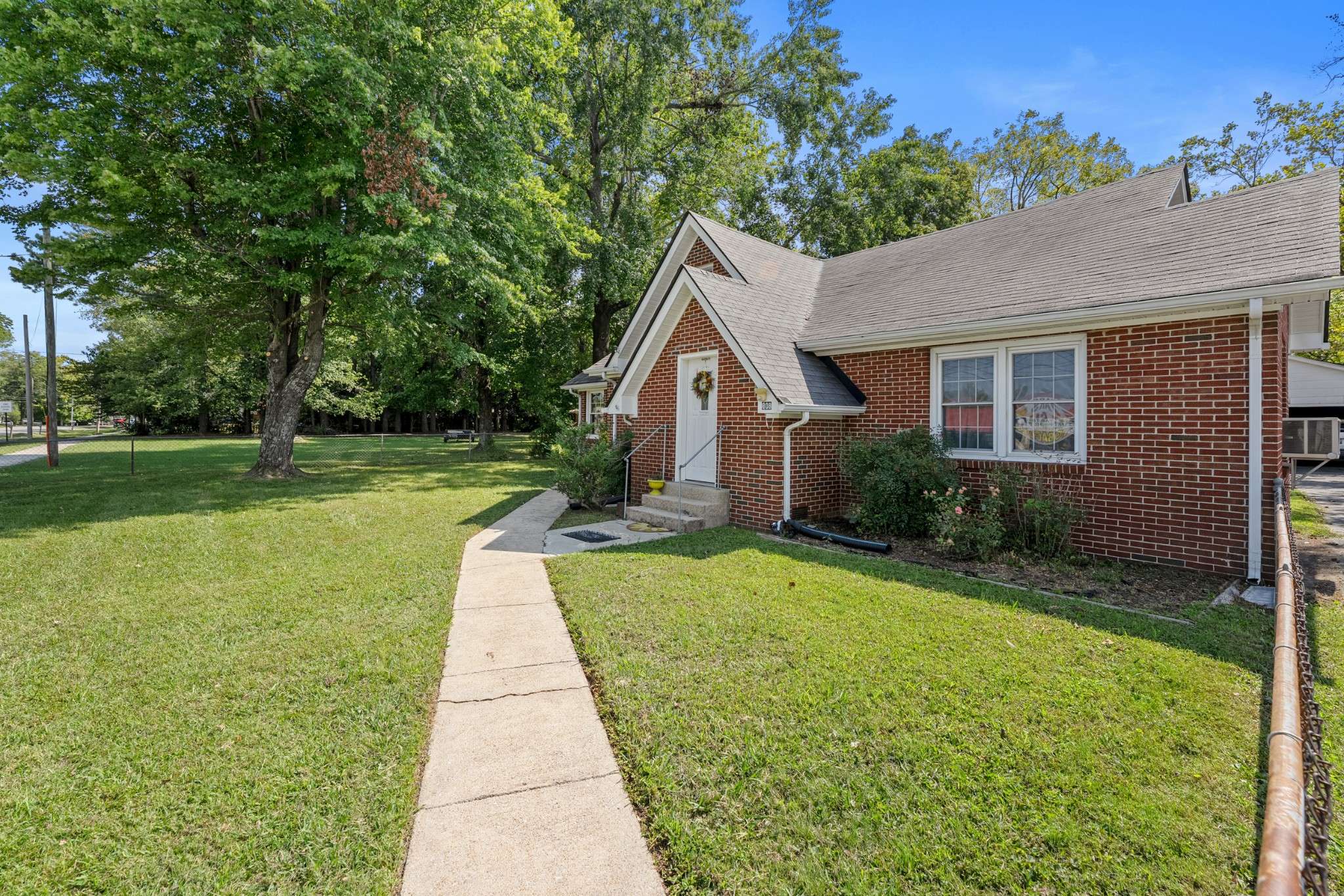 Tullahoma, TN 37388,808 E Lincoln St