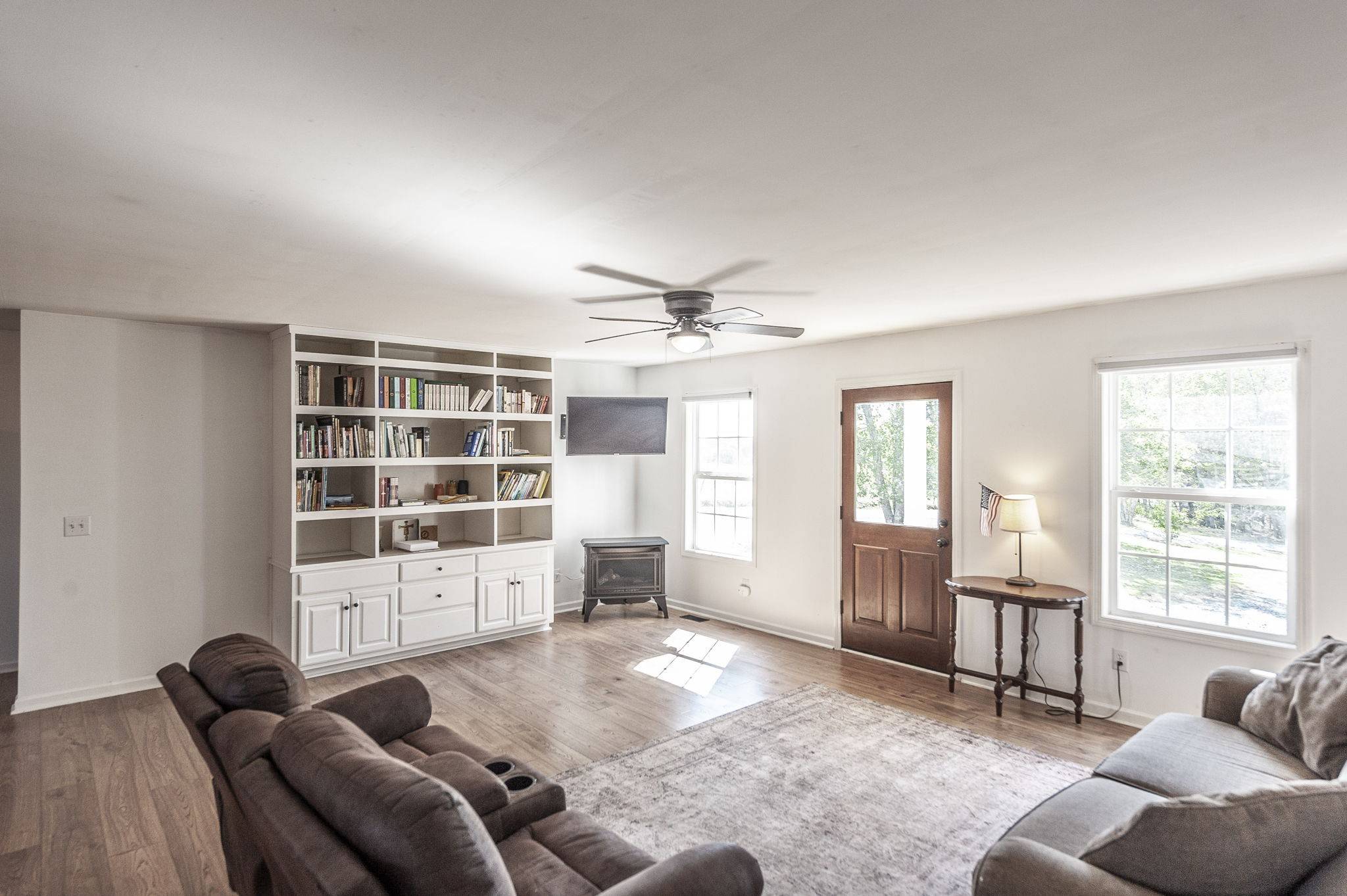 Castalian Springs, TN 37031,531 Governor Hall Rd