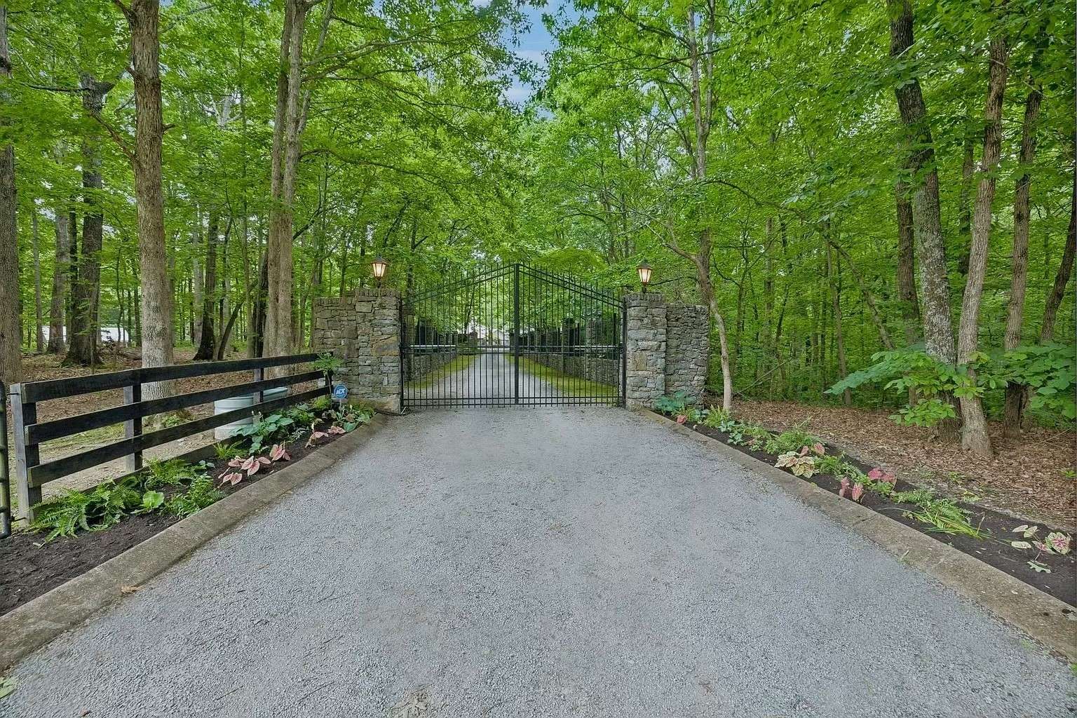 Kingston Springs, TN 37082,1105 Mount Pleasant Rd