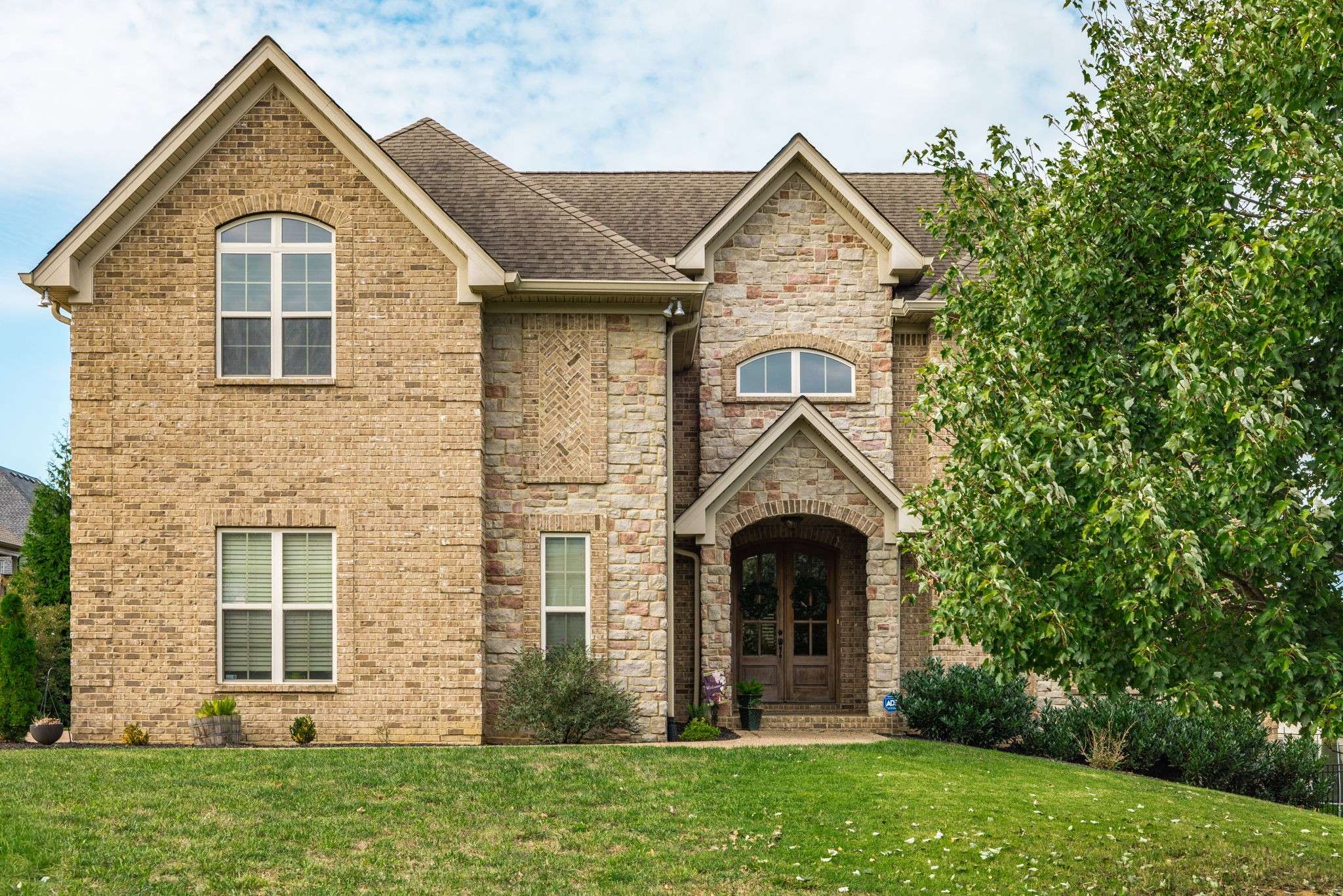 Hendersonville, TN 37075,349 Raintree Dr