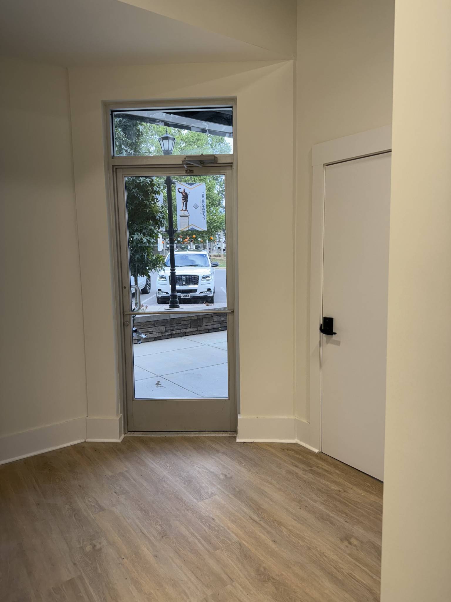 Lawrenceburg, TN 38464,29 Public Sq