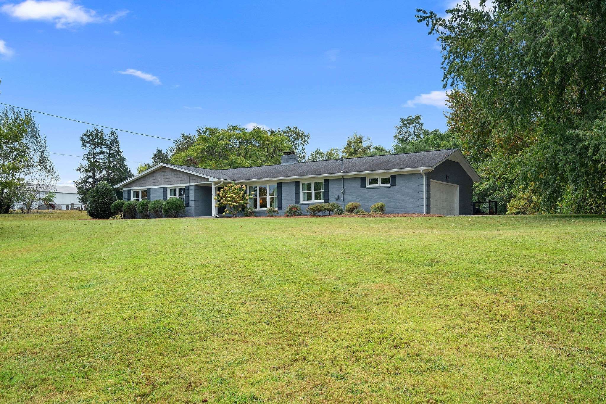 Columbia, TN 38401,2337 Les Robinson Rd