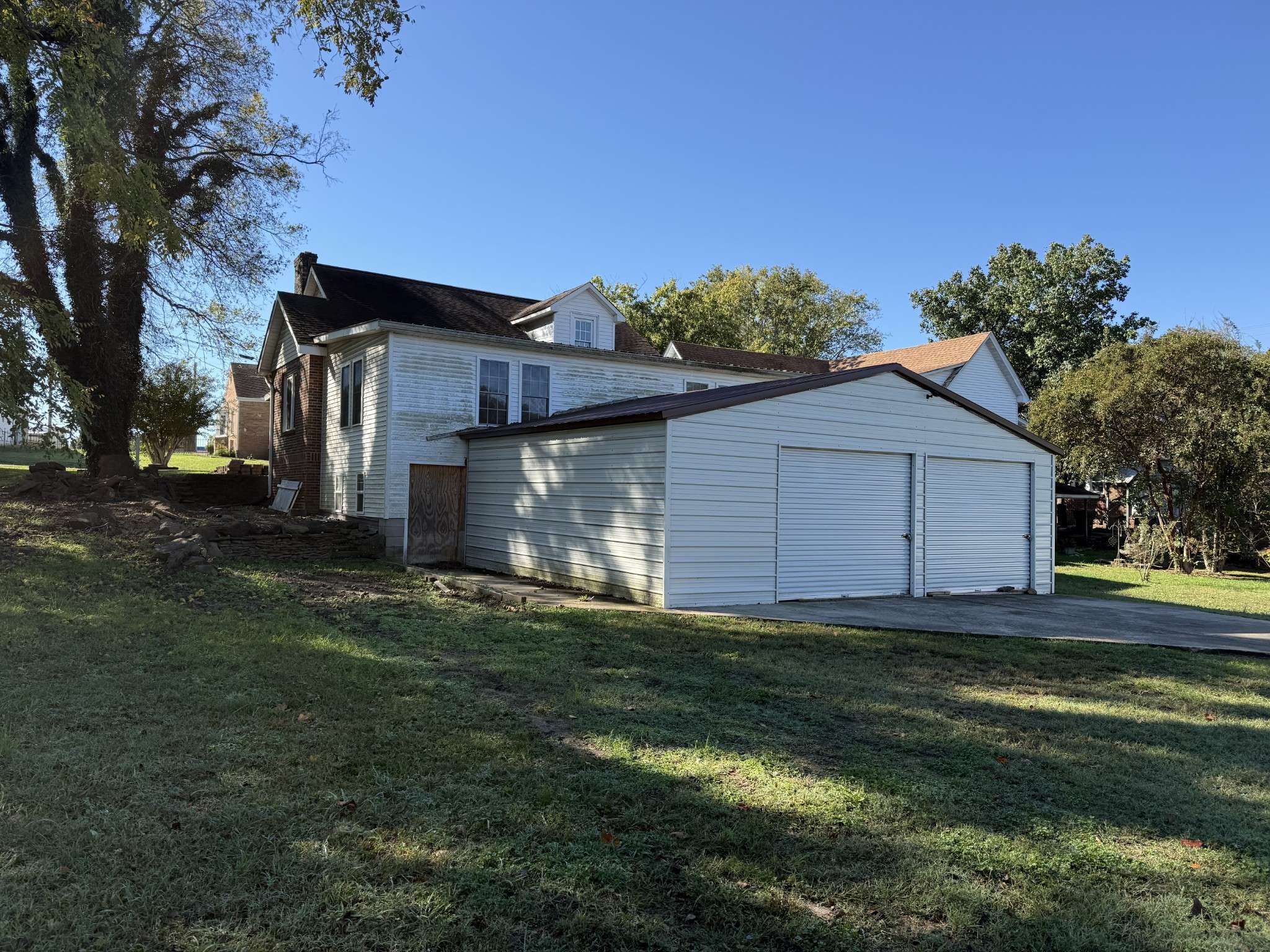 Camden, TN 38320,122 W Lake St