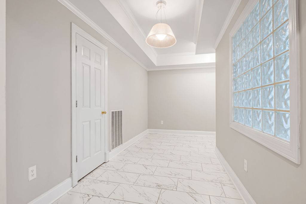 Nashville, TN 37205,4040 Woodlawn Dr #12