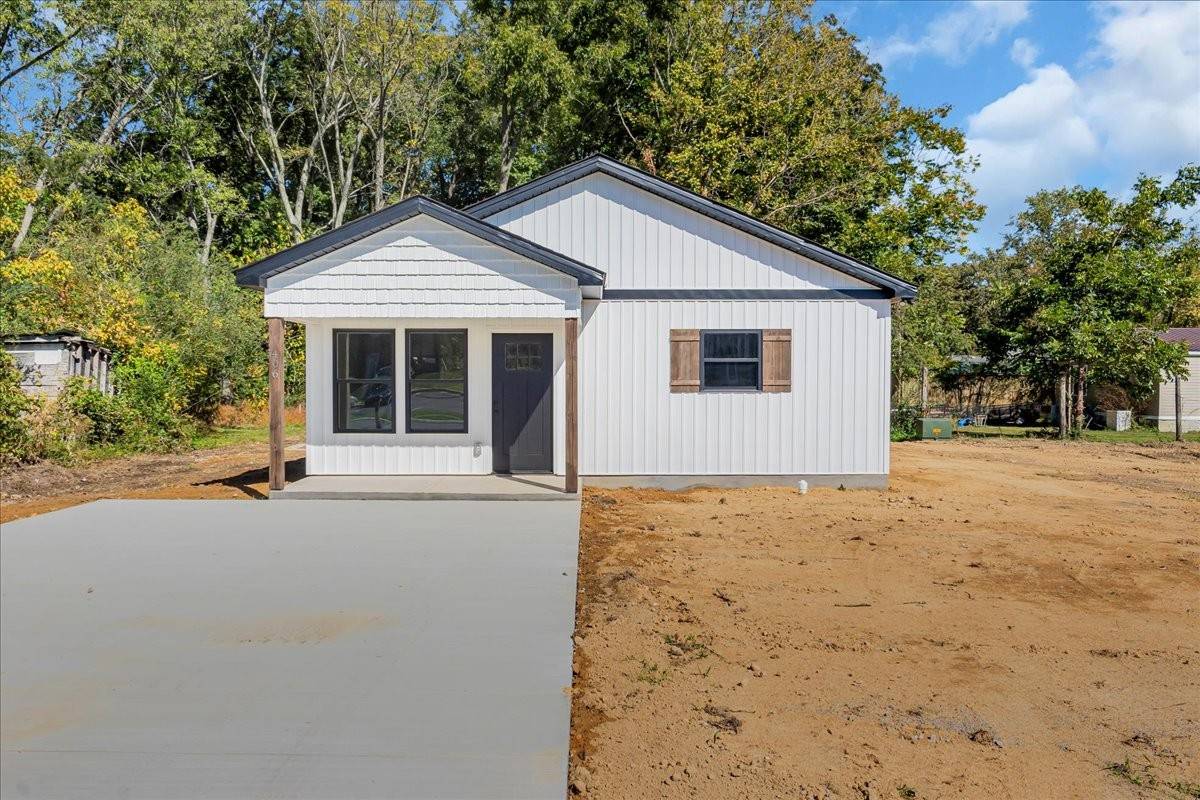 Tullahoma, TN 37388,406 N College St