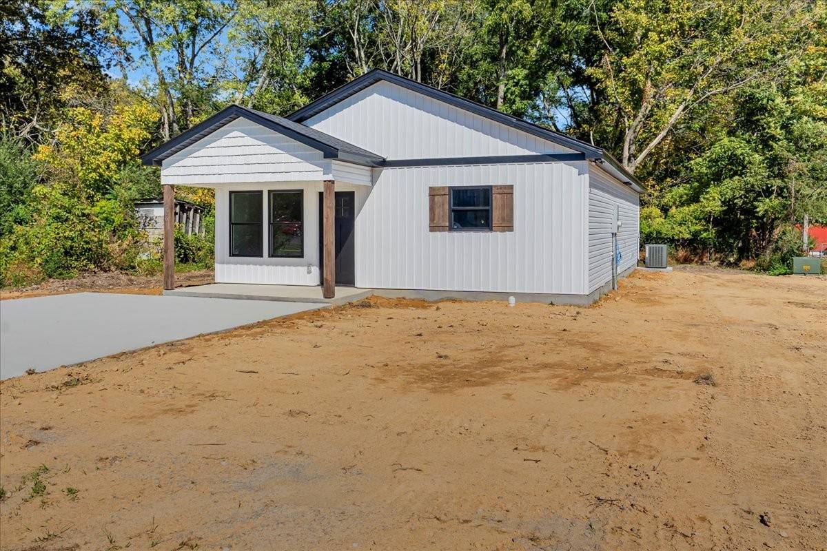 Tullahoma, TN 37388,406 N College St