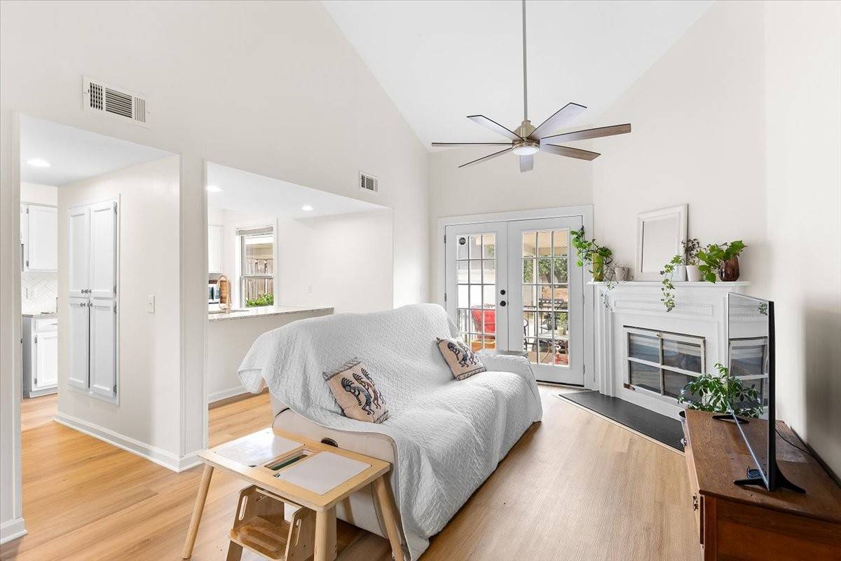 Hermitage, TN 37076,128 Lake Chateau Dr