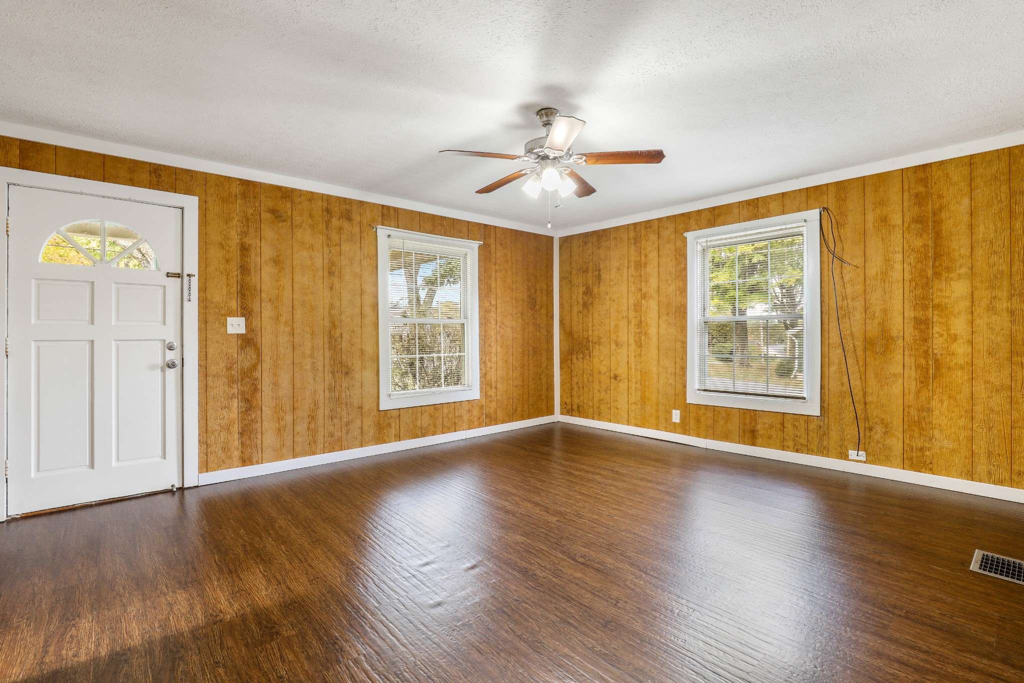 Greenbrier, TN 37073,1357 Main St