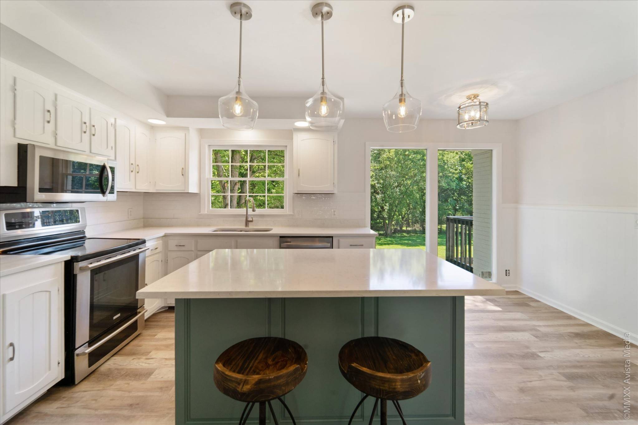 Hendersonville, TN 37075,128 Meadowlake Dr