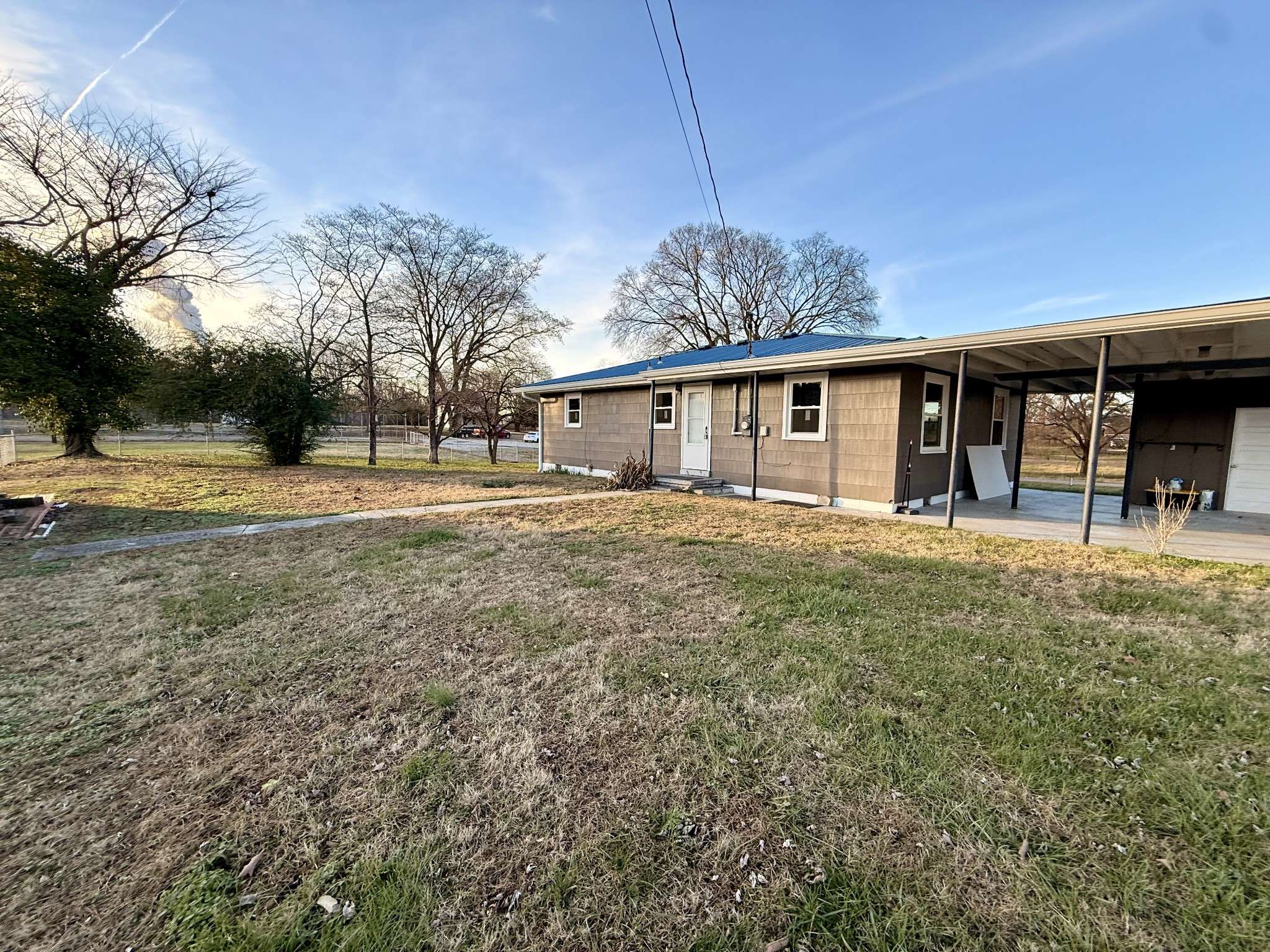 Cumberland City, TN 37050,122 McIntosh Ave