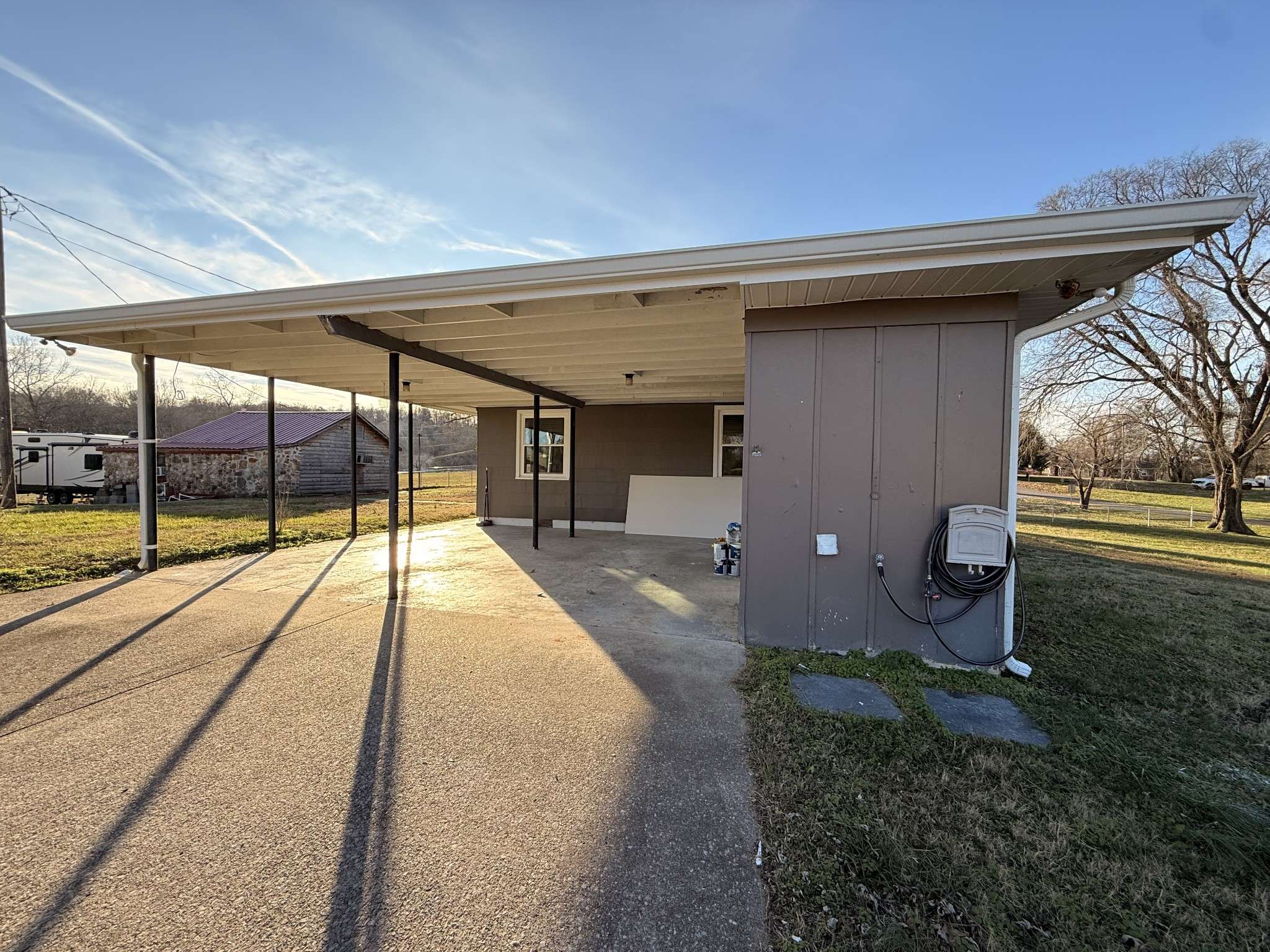 Cumberland City, TN 37050,122 McIntosh Ave