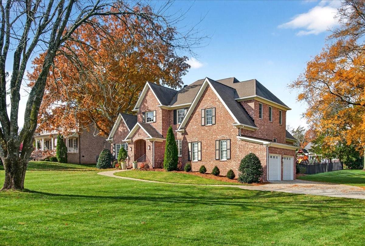 Nashville, TN 37205,201 W Meade Dr