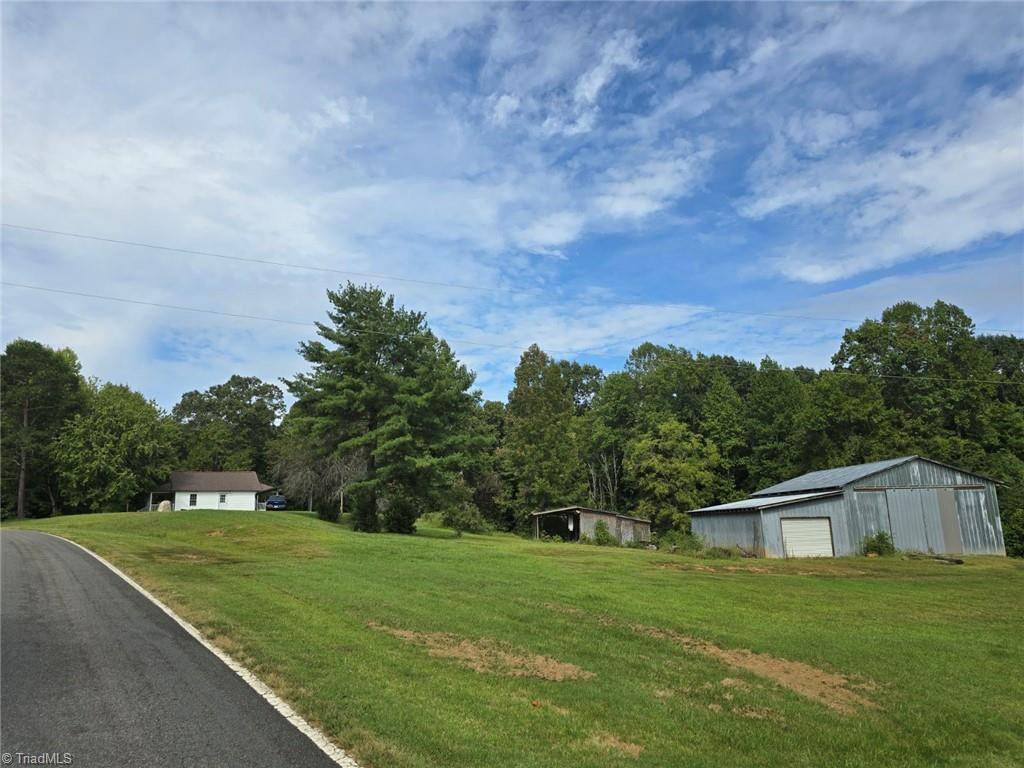 Yadkinville, NC 27055,239 Reavis RD