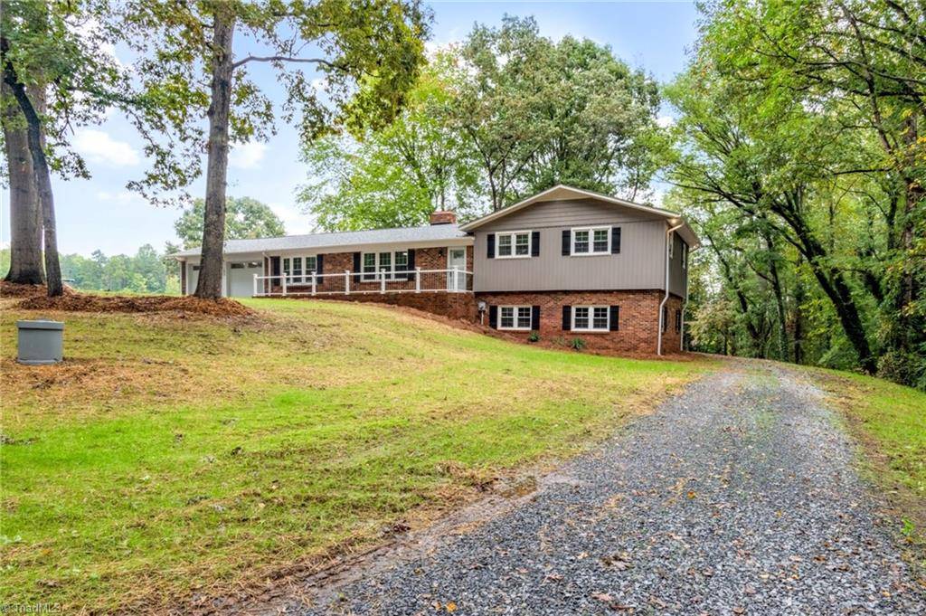 Yadkinville, NC 27055,1024 Salmons DR