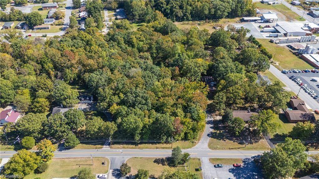 Thomasville, NC 27360,302 Pineywood RD