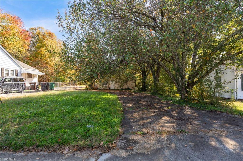 High Point, NC 27265,212 Oakview RD