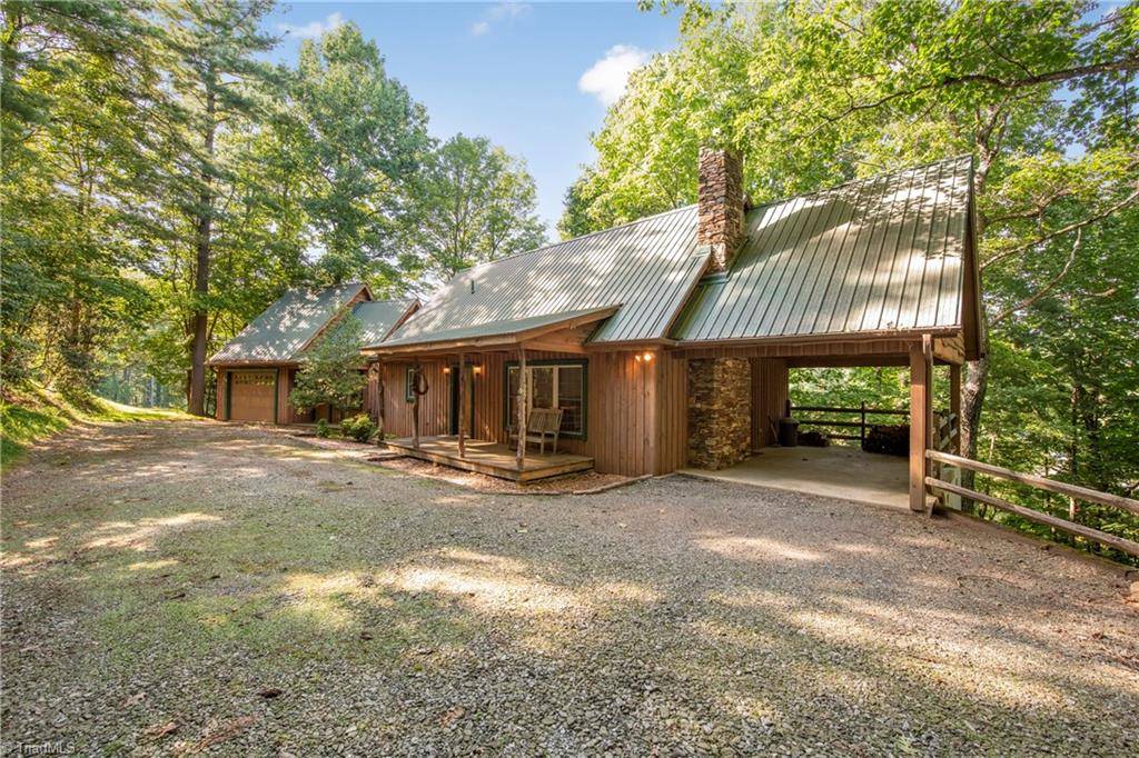 Roaring Gap, NC 28668,146 Country Club RD