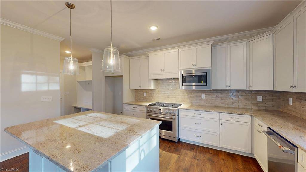 Winston-salem, NC 27106,3047 Loch DR