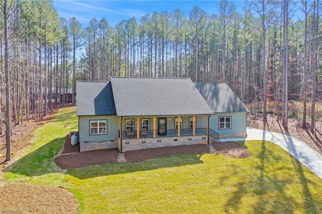 Denton, NC 27239,274 Cove Wood DR