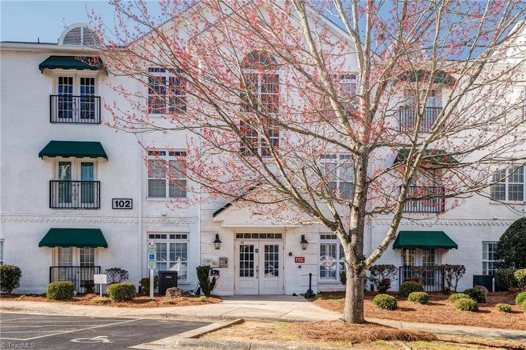 Greensboro, NC 27408,102 Sunset CIR #203