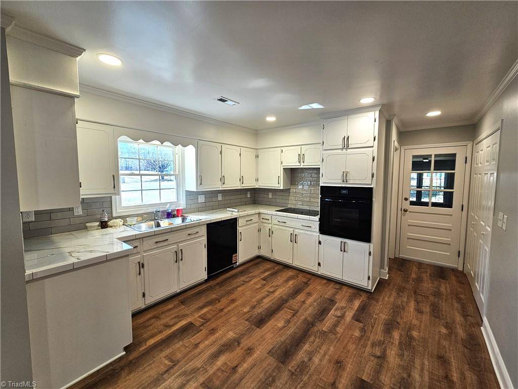 King, NC 27021,626 Meadowbrook DR