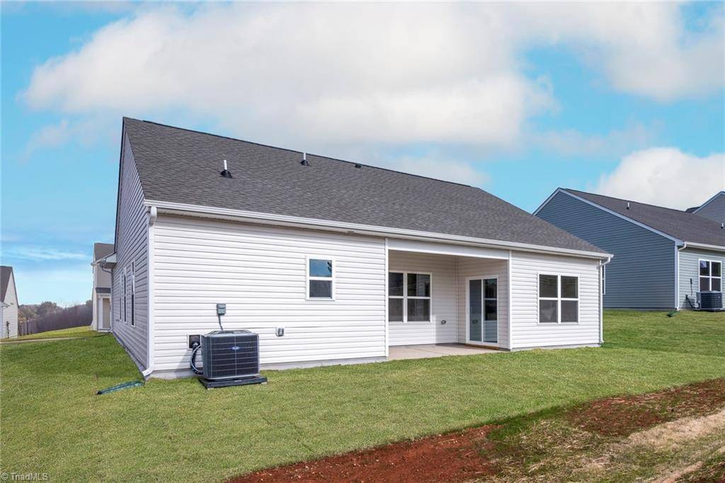 King, NC 27021,104 Courtland DR