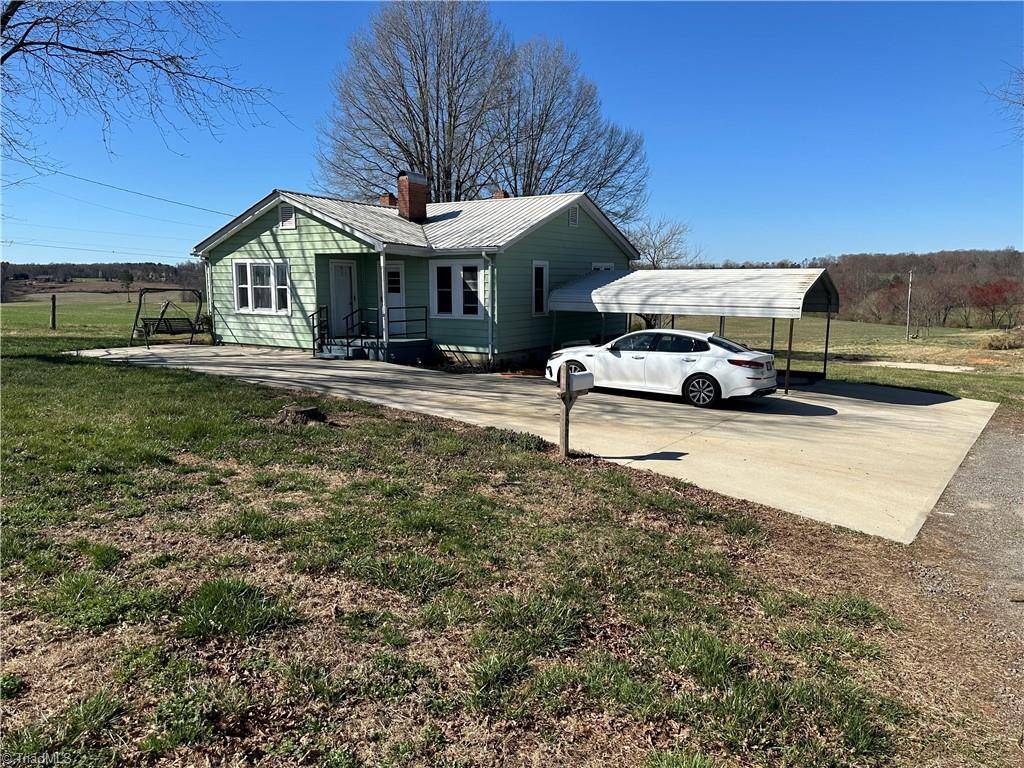 Dobson, NC 27017,107 Mossy Oak LN